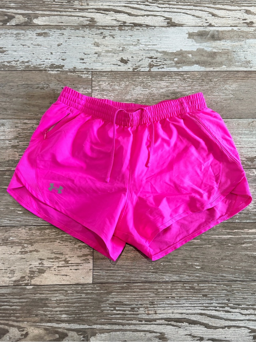 Under Armour Women’s Hot Pink Athletic Shorts Size Small